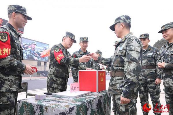 沙場點兵,千餘新兵完成軍旅生涯“第一仗” 沙場點兵,千餘新兵完成軍旅生涯“第一仗”