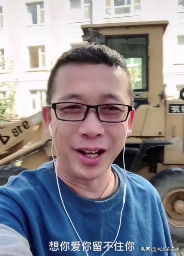 《曲苑雜壇》曾捧紅了兩個人，一個叫洛桑，另外一個便是於小飛