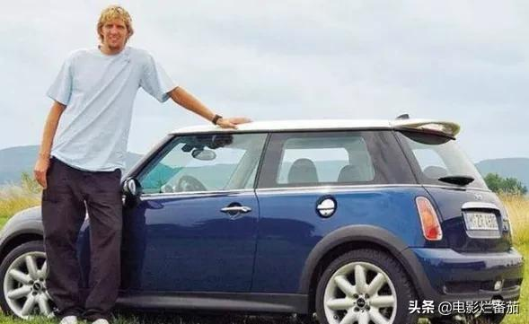 明星座駕潛規則：1.6米潘長江開路虎，1.9米巨石強森卻開法拉利