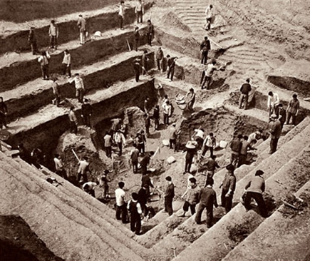 地下冒出“鬼火”,施工隊挖到了什麼?副館長心急如焚,連夜趕來 地下冒出“鬼火”,施工隊挖到了什麼?副館長心急如焚,連夜趕來