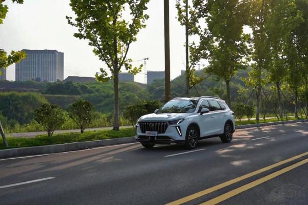 試駕傳祺GS4 PLUS:調校功力比較足 同級2.0T有優勢 試駕傳祺GS4 PLUS:調校功力比較足 同級2.0T有優勢