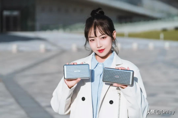 徵拓推出一款205W超大功率移動電源