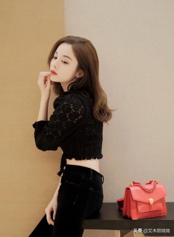 古力娜扎、關曉彤罕見同臺亮相,輸了身高年齡卻贏了氣質,真養眼 古力娜扎、關曉彤罕見同臺亮相,輸了身高年齡卻贏了氣質,真養眼