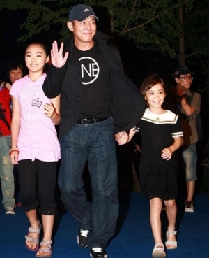 李連杰大女兒李思：我親眼看父親移情利智，母親住了10年地下室