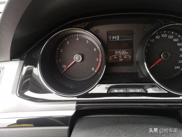 6萬多買輛才開四年的大眾寶來,扒開膠條讓人痛惜,賣家套路深 6萬多買輛才開四年的大眾寶來,扒開膠條讓人痛惜,賣家套路深