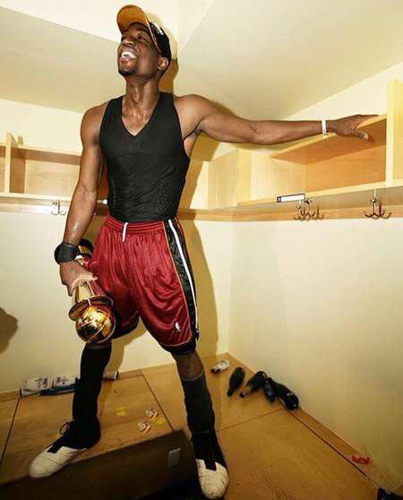 斯蒂芬庫裡與德維恩韋德誰的歷史地位高？