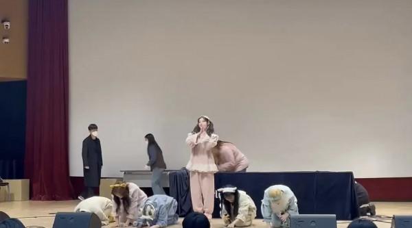 中國藝人在韓務工不易？王怡人艱難打拼，黃仁俊舞臺零鏡頭？