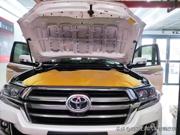 越野硬漢搭配HIFI立體環繞聲讓人意猶未盡，酷路澤升級德國RS音響