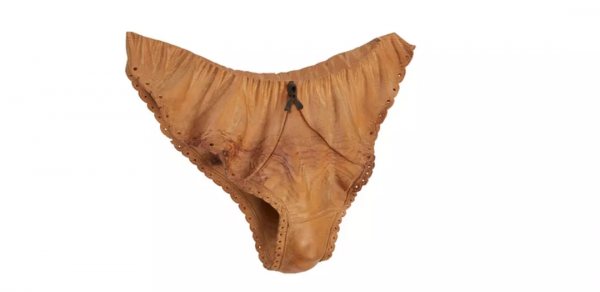 78歲大爺雕貼身衣物,一件25萬!網友看完後都說:有點味道 78歲大爺雕貼身衣物,一件25萬!網友看完後都說:有點味道