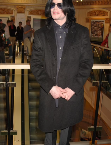 邁克爾傑克遜藏得最深的兒子公開露面，長髮臉龐一眼勾起舞王回憶