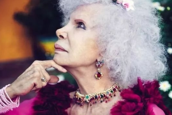 82歲西班牙女富豪為愛瘋狂,為嫁小24歲公務員男友,放棄百億財產 82歲西班牙女富豪為愛瘋狂,為嫁小24歲公務員男友,放棄百億財產