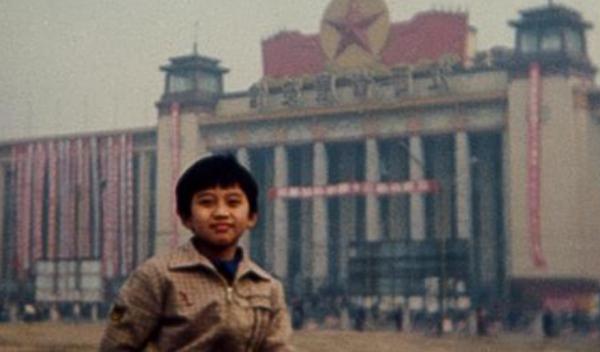 鄧超：姐姐掏空積蓄供他讀書，成名後回報姐姐2套房