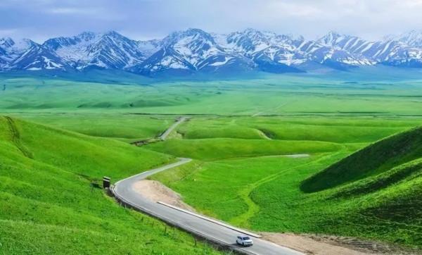 中國最美的9大草原，一輛車，三五好友，就可以馳騁在草原上
