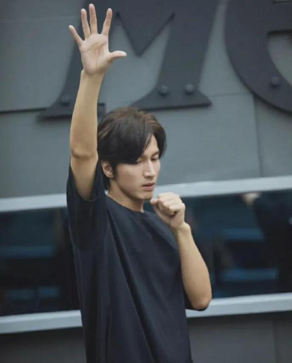 金莎稱言承旭是一個是美顏相機都配不上的男人 金莎稱言承旭是一個是美顏相機都配不上的男人