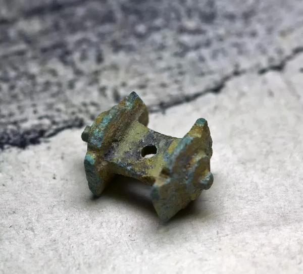 「古玉精髓」古玉探秘之“玉勝”