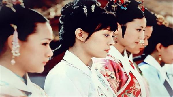 滿族服飾中的這種配飾，原來不只是為了擋風，而是另有作用