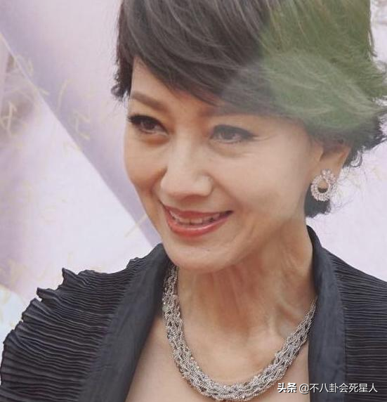 大齡女星扮嫩群像，精修是少女、生影象奶奶，優雅老去不好嗎？