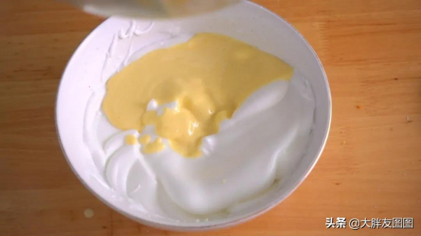 比豆腐還嫩！自制酸奶蛋糕，配方和秘訣都給你，外面買不到