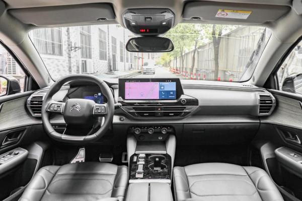 試駕凡爾賽C5 X:指導價18.67萬元,定位中型車,產品力良好 試駕凡爾賽C5 X:指導價18.67萬元,定位中型車,產品力良好