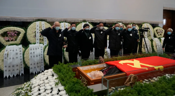 深深緬懷翟雲英阿姨，請接受我們的軍禮