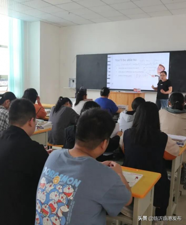 “沉浸式”體驗臨港產業學院 “沉浸式”體驗臨港產業學院