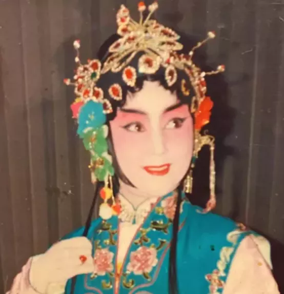 77歲奶奶少女心爆棚，穿漢服亮相漫展，被央視點名