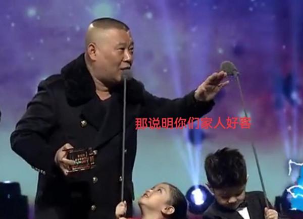 被惡搞喝油漆、明星在素人家訴苦，盤點綜藝裡讓人氣憤的6大場面