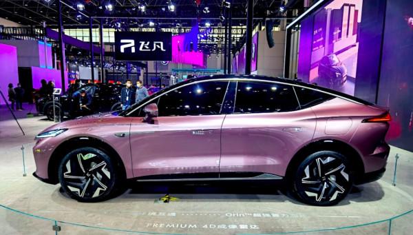 22年純電新車搶先看，哪吒再推新作，飛凡R7和閃電貓玩轉運動潮流