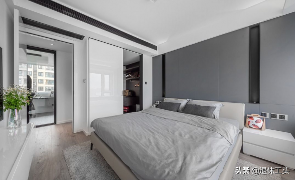 崇尚自由的業主，運用白灰色裝飾，創造精緻的生活空間