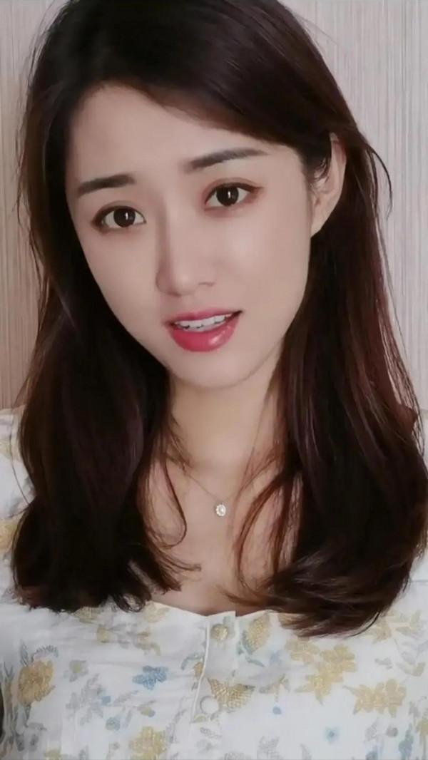 徐百卉優雅美麗，三妮樸實無華，你喜歡誰？