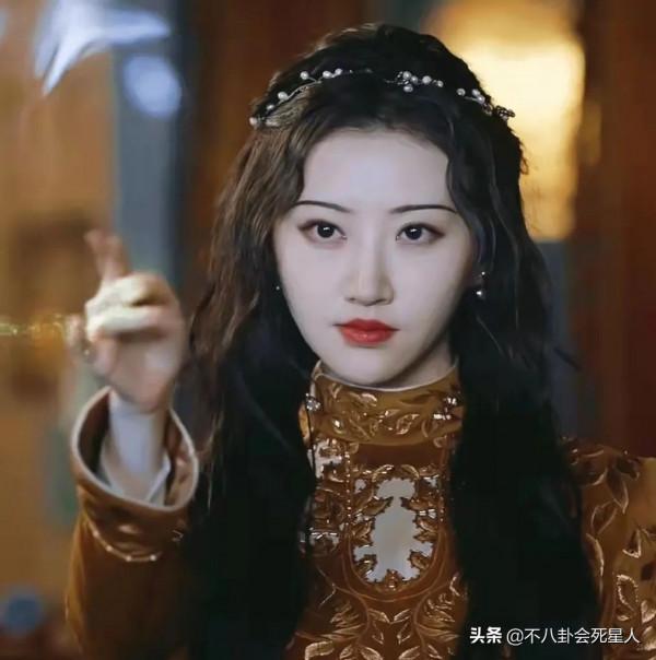 當淡顏女神遇上濃顏美人，誰更美？7組女星對比強烈