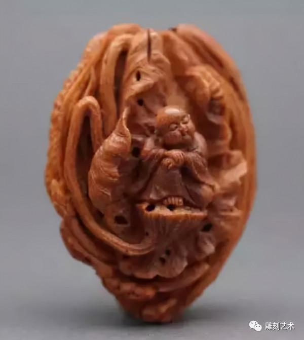 桃子誰都吃過,可是如此勁爆的桃核雕刻誰見過? 桃子誰都吃過,可是如此勁爆的桃核雕刻誰見過?