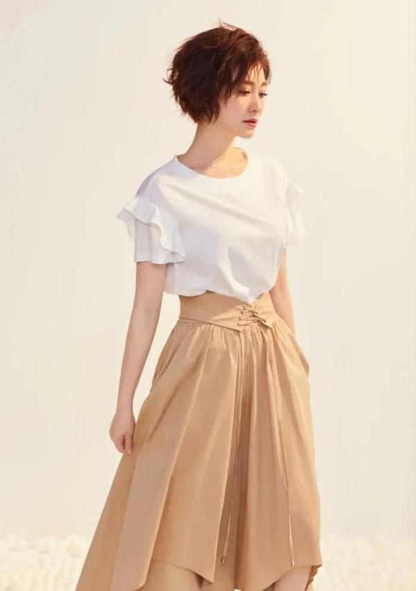 白的發光發亮的李大冉，全網你最白，哪都白