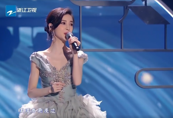 27位明星的跨年，有人翻車，有人悶聲幹了件大事上了《新聞聯播》