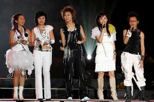 從“湖南小妹”到“造星大佬”的龍總,她遠比你想象的更精彩 從“湖南小妹”到“造星大佬”的龍總,她遠比你想象的更精彩