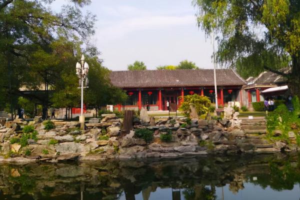 北京一座偉人故居，曾先後出過“兩位皇帝”，是末代皇帝溥儀的家