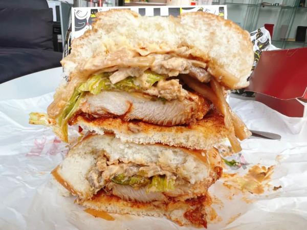 肯德基的周黑鴨漢堡，你猜是驚喜還是驚嚇？