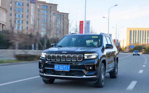 隔音一流、舒適性不輸豪華品牌,清華教授實測Jeep大指揮官 隔音一流、舒適性不輸豪華品牌,清華教授實測Jeep大指揮官