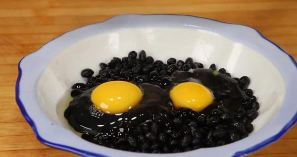 今天才知道,黑豆還能這樣吃,好吃又營養,每次做都不夠吃 今天才知道,黑豆還能這樣吃,好吃又營養,每次做都不夠吃