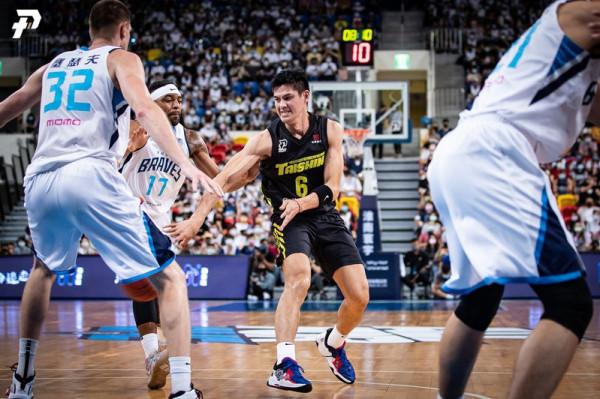 五場比賽，轟下118分，37歲仍是得分王！北控隊老大哥，太強了啊