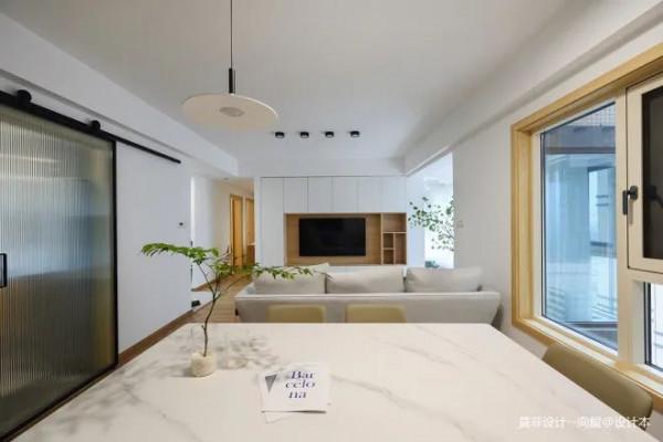 原木+白，簡約即正義的五口之家