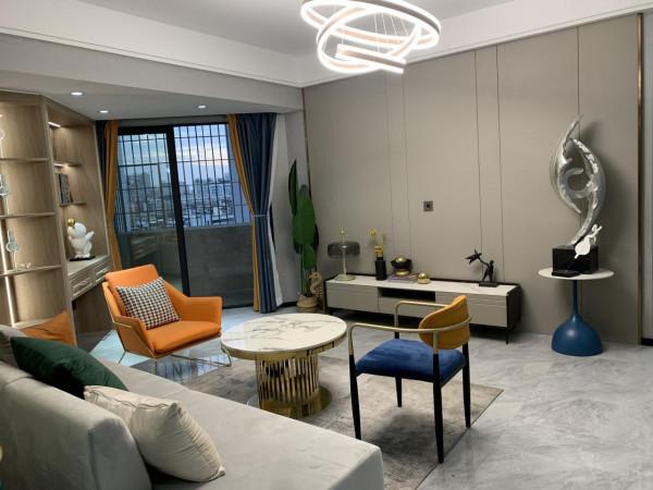 86㎡輕奢風：入牆式的衣櫃將有限的空間達到最大化的利用