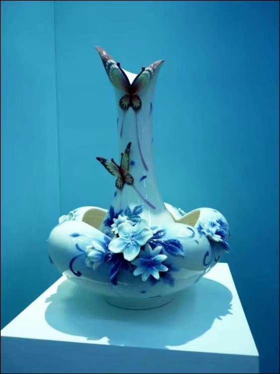 瓷器花樣新玩法,美得讓人目不轉睛。(法藍瓷) 瓷器花樣新玩法,美得讓人目不轉睛。(法藍瓷)