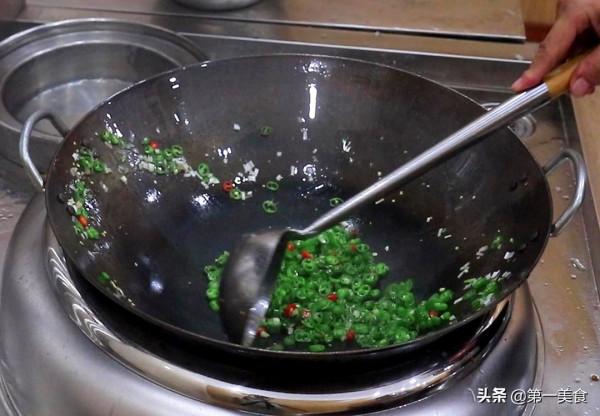 這才是線椒炒雞蛋的正確做法,雞蛋全部裹線上椒上,比飯店還鮮嫩 這才是線椒炒雞蛋的正確做法,雞蛋全部裹線上椒上,比飯店還鮮嫩