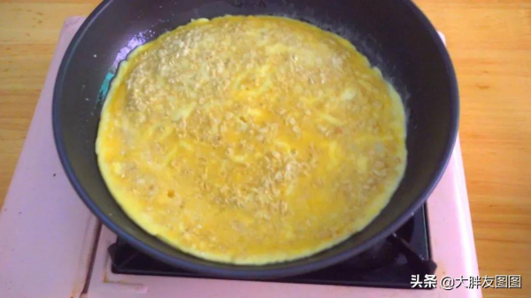 2勺燕麥，半杯牛奶，這樣做的早餐餅太軟了，快收藏起來