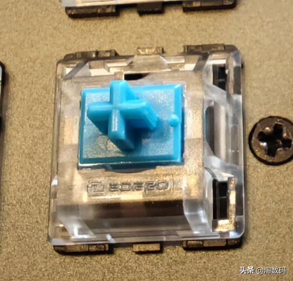 ¥99撿漏全鍵區RGB燈效+合金面板,國產廉價青軸機械鍵盤開箱曬單 ¥99撿漏全鍵區RGB燈效+合金面板,國產廉價青軸機械鍵盤開箱曬單