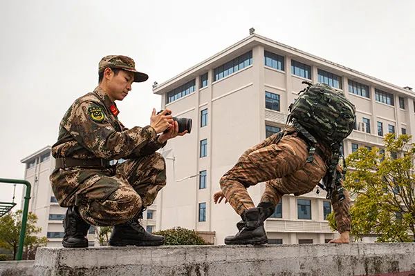 戰鼓催春｜和武警&OpenCurlyDoubleQuote;斜槓青年&rdquo;面對面