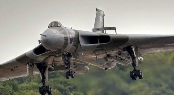 英國的驕傲火神轟炸機，戰鬥力非常強大，馬島戰爭的重要貢獻者