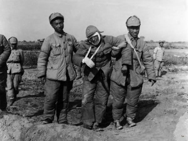 解放軍登陸海南島，根據地老人痛哭：怎麼不早點來，香蕉都放爛了