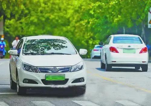 街上突然冒出來很多電動網約汽車，開車好像更堵了